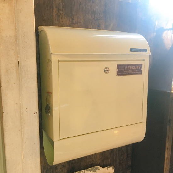 マーキュリー　メールボックスポスト 　アイボリー