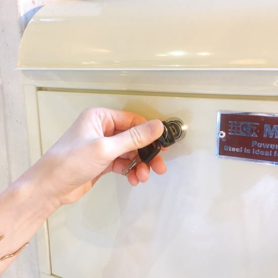 マーキュリー　メールボックスポスト 　アイボリー