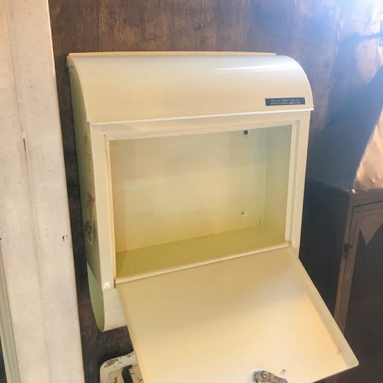 マーキュリー　メールボックスポスト 　アイボリー