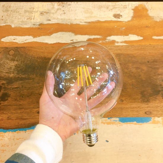 フィラメントLEDクリアグローブ球 E26/80W形相当/750LM/電球色