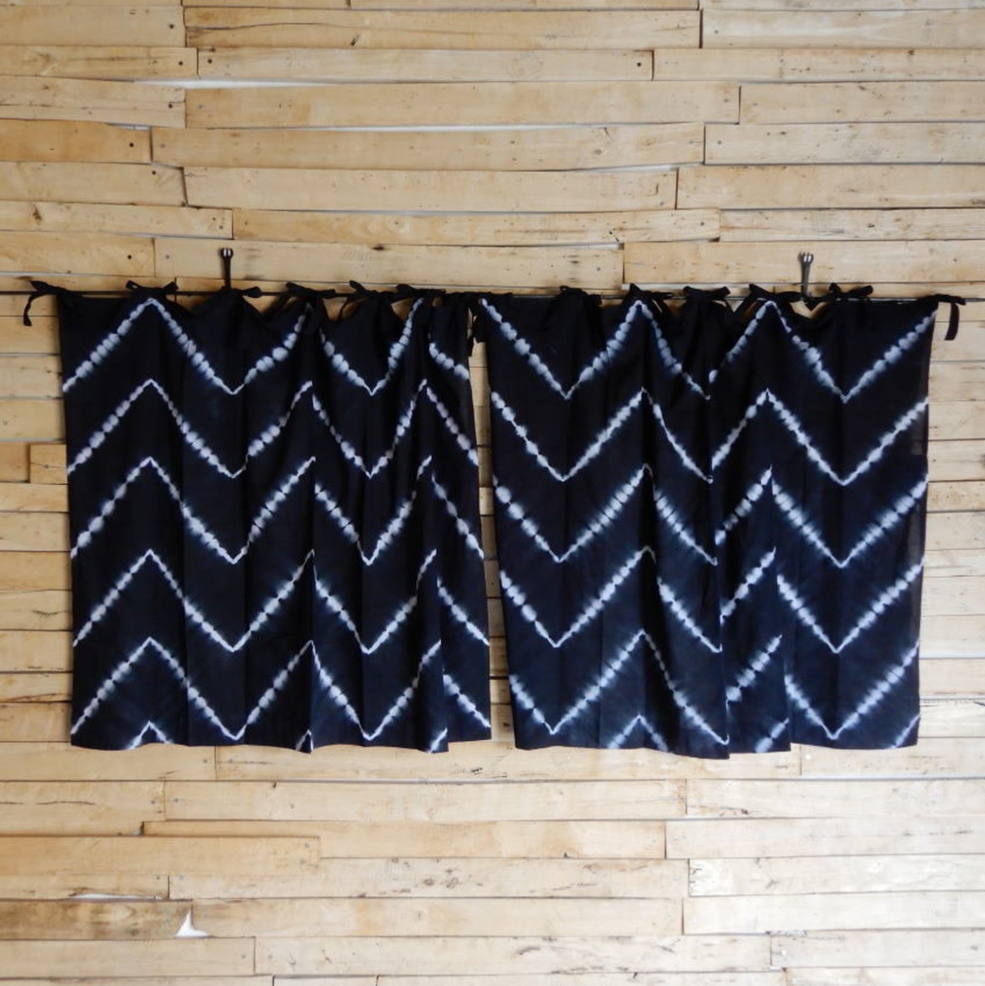 TOPANGA　Shibori　Curtain　シボリカーテン　W110xH90cm　黒