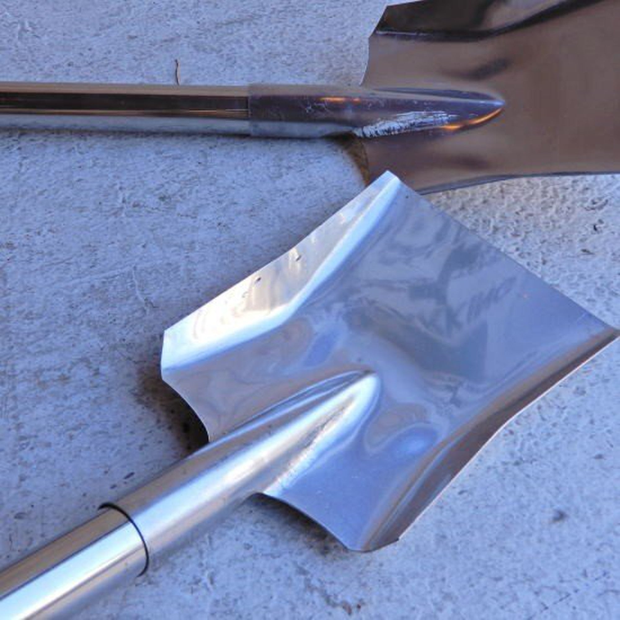 ステンレスのスコップ