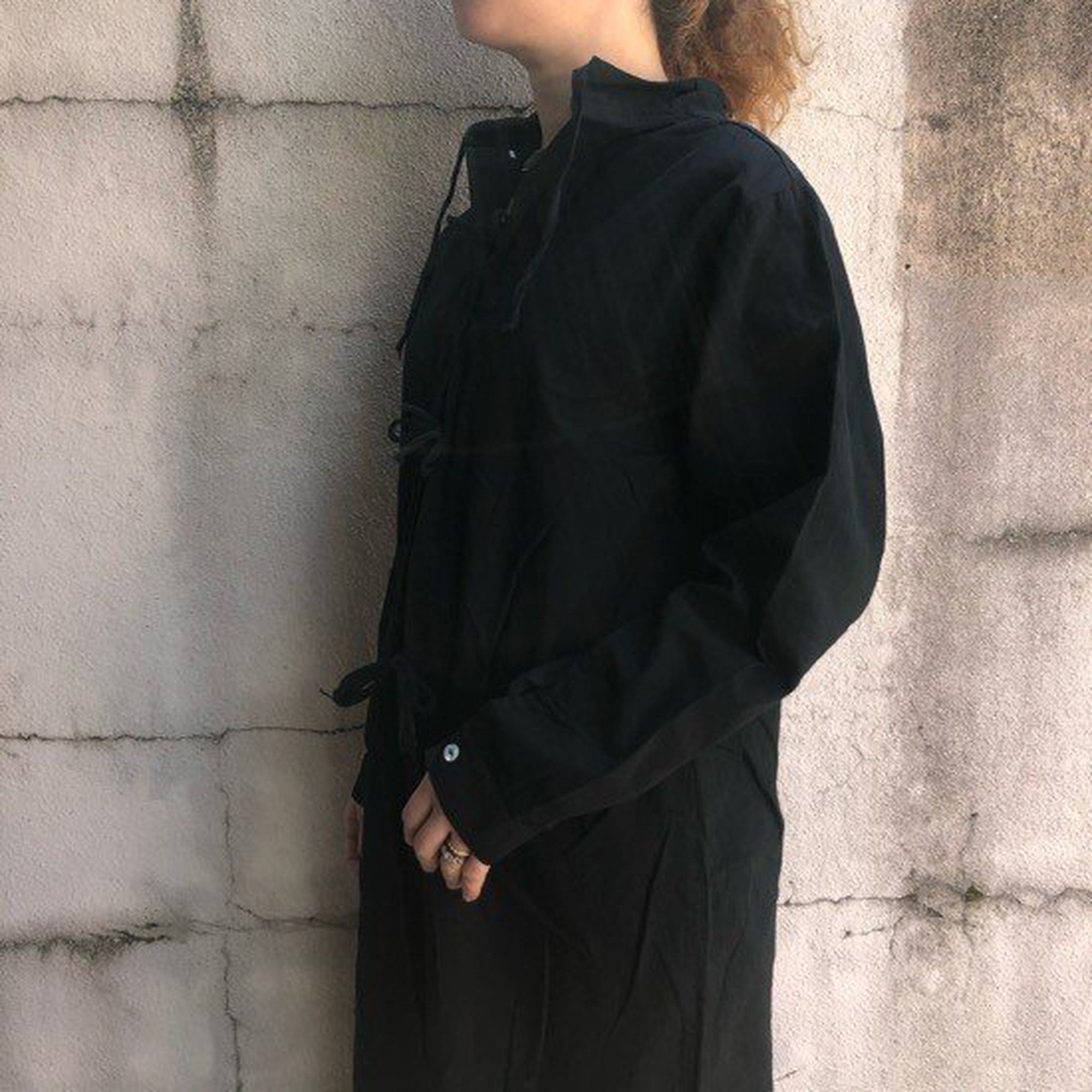 ブルガリア　後染めサージカルガウン　クロ